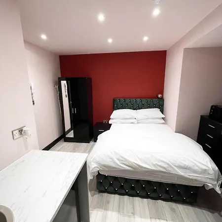 Letzi Premium Cozy Retreat Private En-suite Rooms, Harrow Guest house Pinner