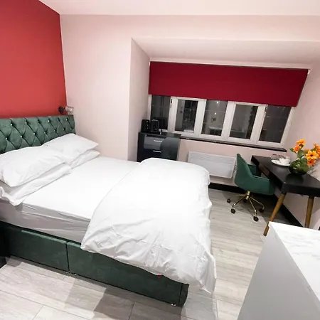 Letzi Premium Cozy Retreat Private En-suite Rooms, Harrow *