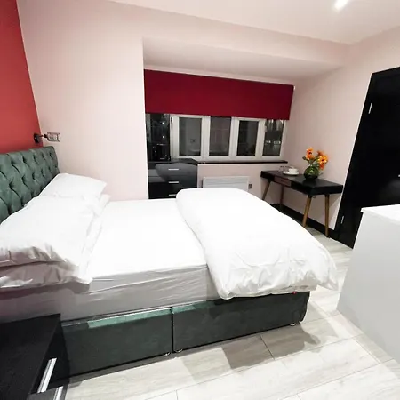 Letzi Premium Cozy Retreat Private En-suite Rooms, Harrow