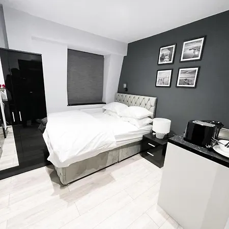 Letzi Premium Cozy Retreat Private En-suite Rooms, Harrow Landsted Pinner