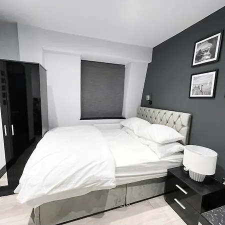 Letzi Premium Cozy Retreat Private En-suite Rooms, Harrow Pinner