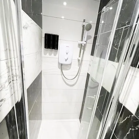 Letzi Premium Cozy Retreat Private En-suite Rooms, Harrow Landsted *