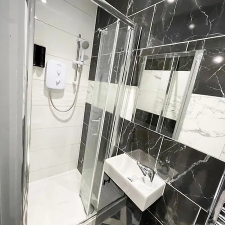 Landsted Letzi Premium Cozy Retreat Private En-suite Rooms, Harrow Pinner