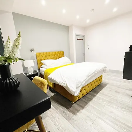 Letzi Premium Cozy Retreat Private En-suite Rooms, Harrow Pinner