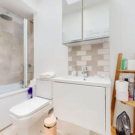 Apartment Modern 1bd Flat In Clapham Old Town