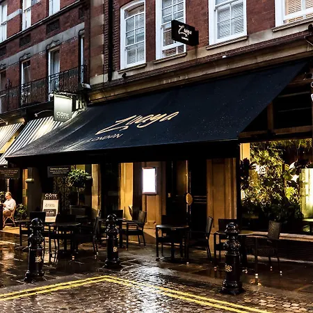Alluring 2-bed, 2-bath Flat On High Street Kensington, Near Kensington Palace Londres