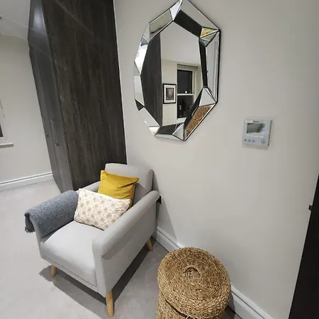 Kensington High Street One Bed