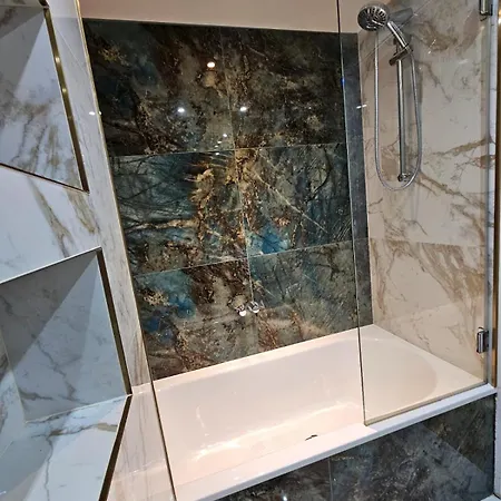 Luxury In Canary Wharf London