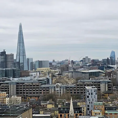 Near Towerbridge * Londra
