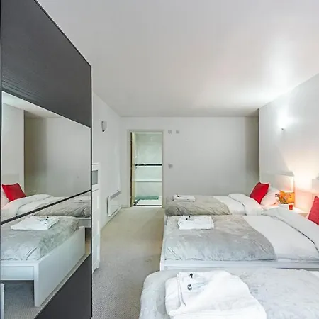 2&3 Bedrooms Near Excel - Modern Spacious For Larger Groups