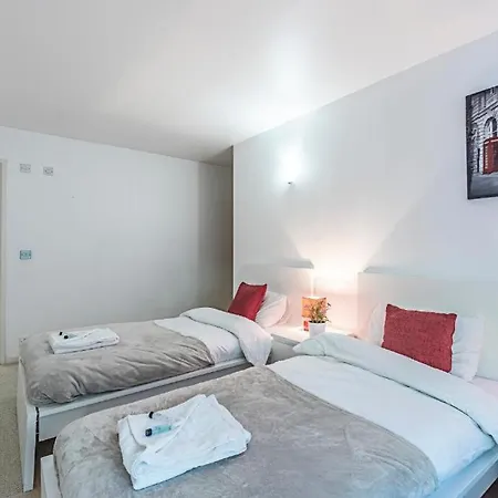 Apartment 2&3 Bedrooms Near Excel - Modern Spacious For Larger Groups *
