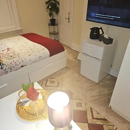Heathrow Mansion Shuttles Apartamento