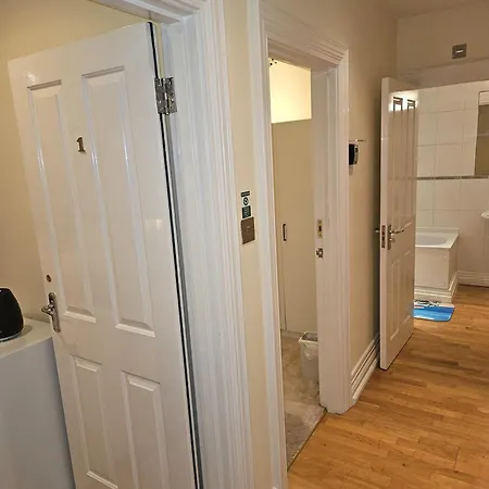Apartamento Heathrow Mansion Shuttles Uxbridge