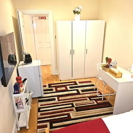 Heathrow Mansion Shuttles * Uxbridge