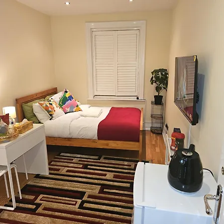 Heathrow Mansion Shuttles * Uxbridge