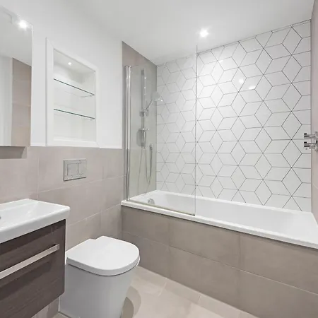 Stunning 1 Bed Studio Flat With Free Parking And Free Wifi In Capella Court Apartment Purley