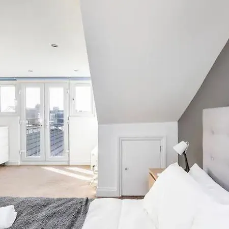 3 Bedroom Townhouse 2min To Station, Sleeps 8 * London
