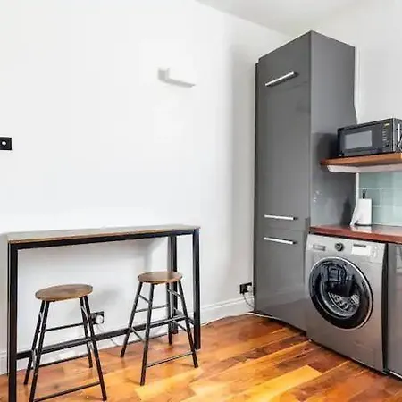 Apartment 3 Bedroom Townhouse 2min To Station, Sleeps 8 London