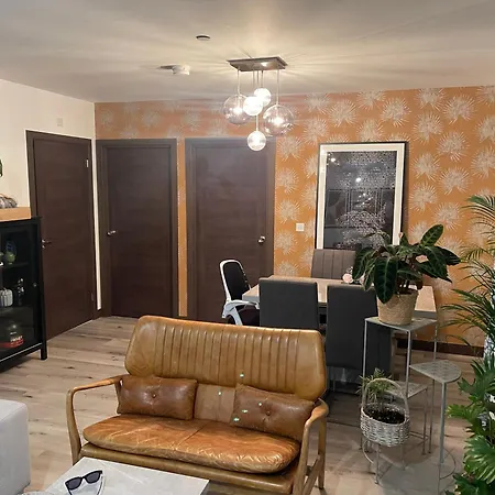 Stunning Spacious Double In A New-build Flat.