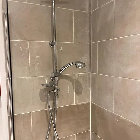 Homestay Stunning Spacious Double In A New-build Flat. Hayes (Greater London)