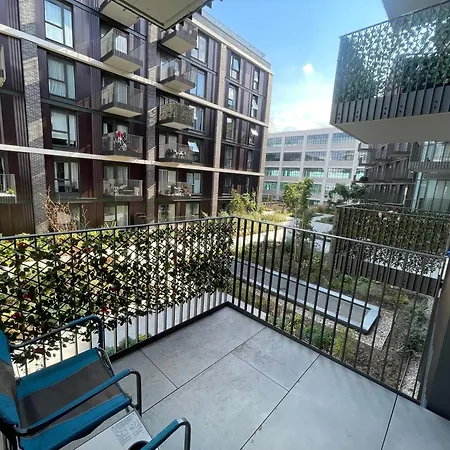 Stunning Spacious Double In A New-build Flat.