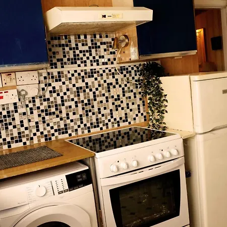Shepherds Bush Superior Apartment, Center London!