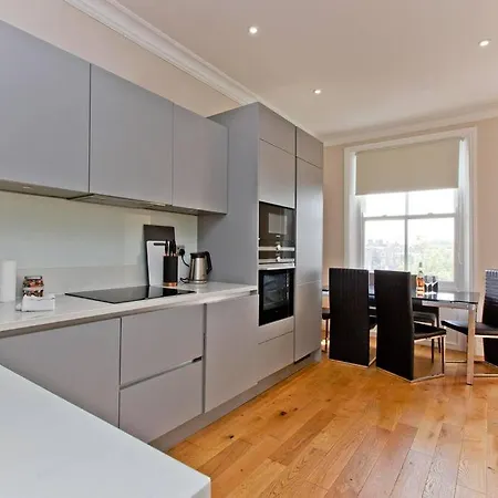 F7 Large 2bed Kensington London