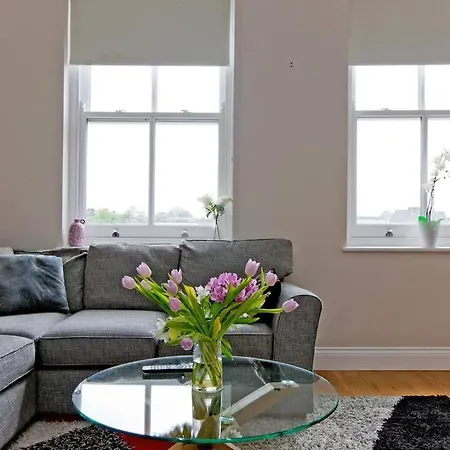 Apartment F7 Large 2bed Kensington