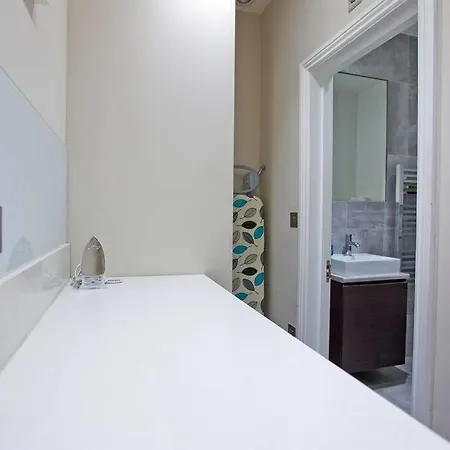 F1 Outstanding 1 Bed Duplex Apartment *