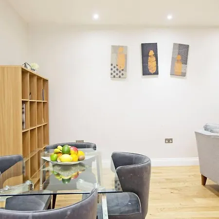 F1 Outstanding 1 Bed Duplex * London