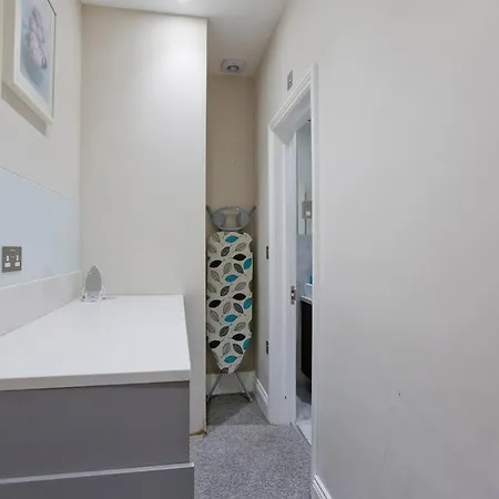 F1 Outstanding 1 Bed Duplex London