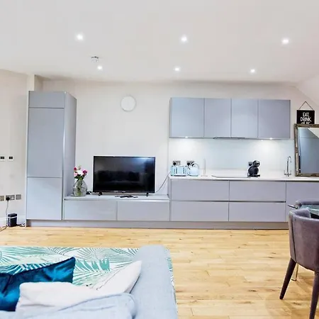 F1 Outstanding 1 Bed Duplex Apartment