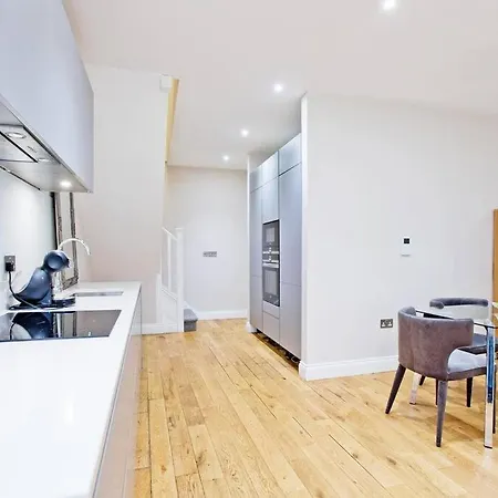 F1 Outstanding 1 Bed Duplex *
