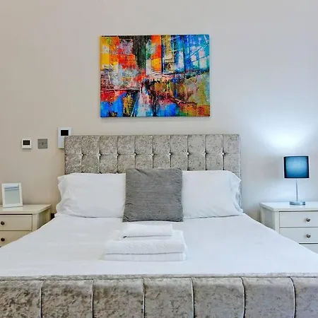F1 Outstanding 1 Bed Duplex Apartment *