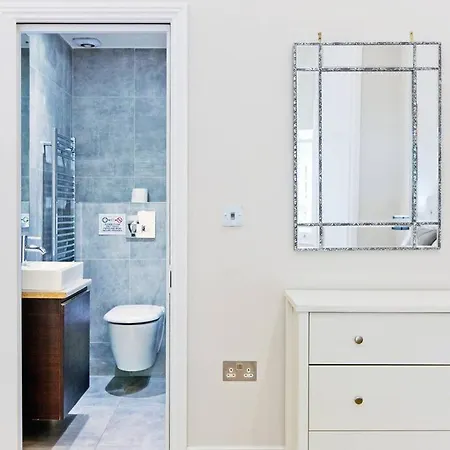 F1 Outstanding 1 Bed Duplex London
