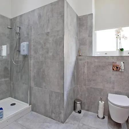 F3 Bright And Cheerful Studio Apartment
