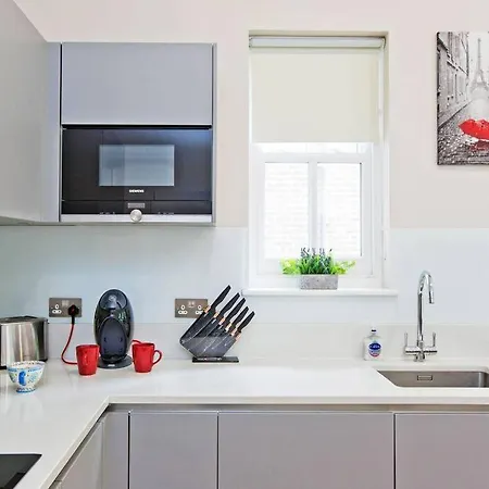F3 Bright And Cheerful Studio *