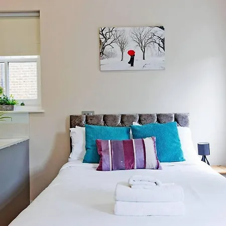 F3 Bright And Cheerful Studio