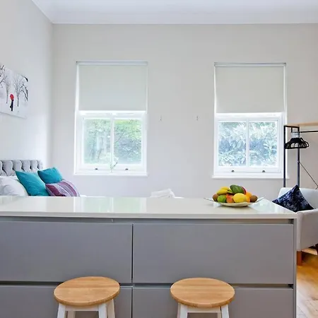 Apartment F3 Bright And Cheerful Studio