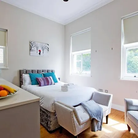 F3 Bright And Cheerful Studio *