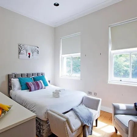F3 Bright And Cheerful Studio