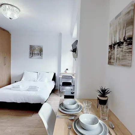 Chelsea 2 People Balcony Location Apartment London