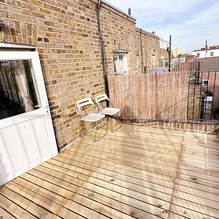 Chelsea 2 People Balcony Location Apartment