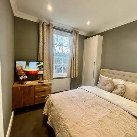 Flat In The Heart Of Holland Park Apartment