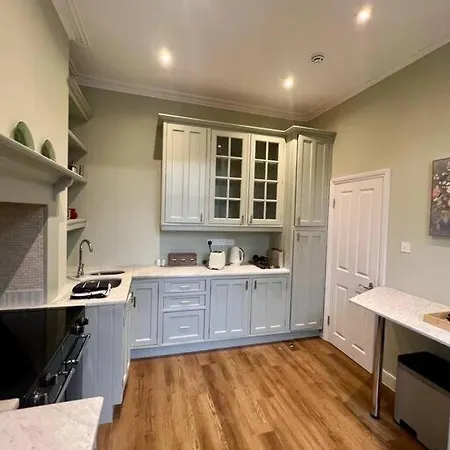 Flat In The Heart Of Holland Park