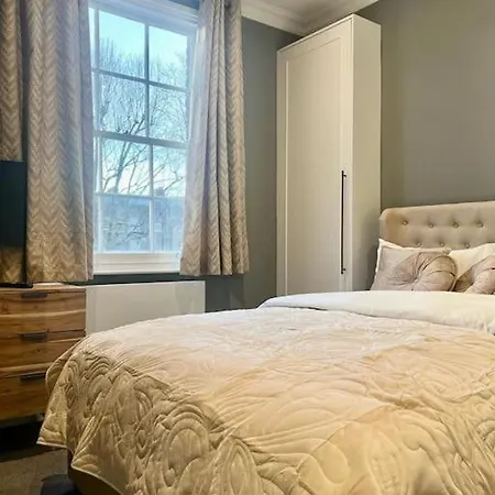 Apartment Flat In The Heart Of Holland Park *