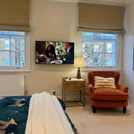 Flat In The Heart Of Holland Park Apartment *