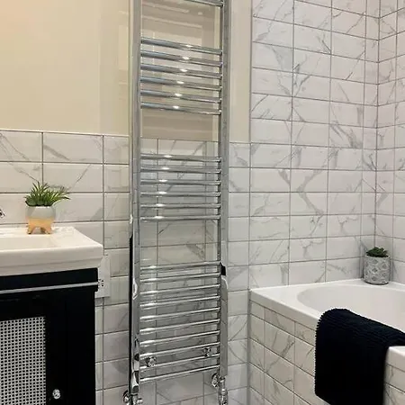 Flat In The Heart Of Holland Park