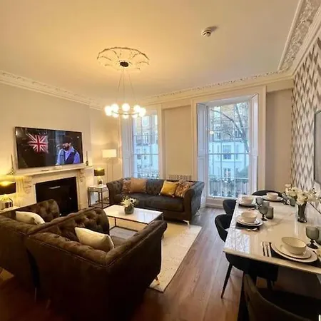 Flat In The Heart Of Holland Park *