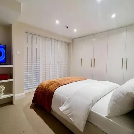 New Flat In Holland Park *